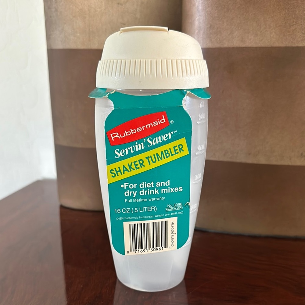 Rubbermaid *Vintage* *NWT* 16 Ounce Servin' Saver Shaker Tumbler